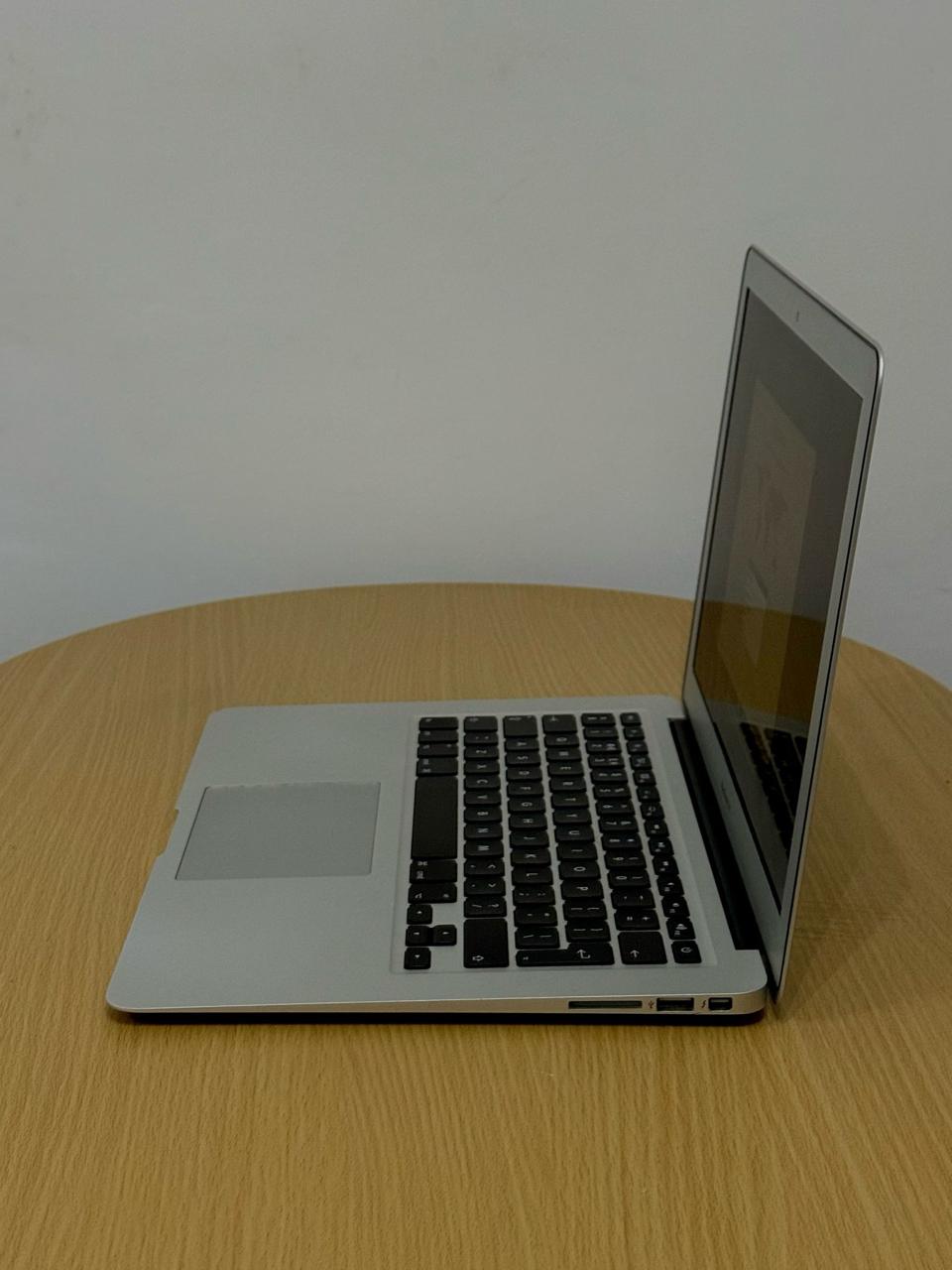 MacBook Air 13” (A1466, 2015)