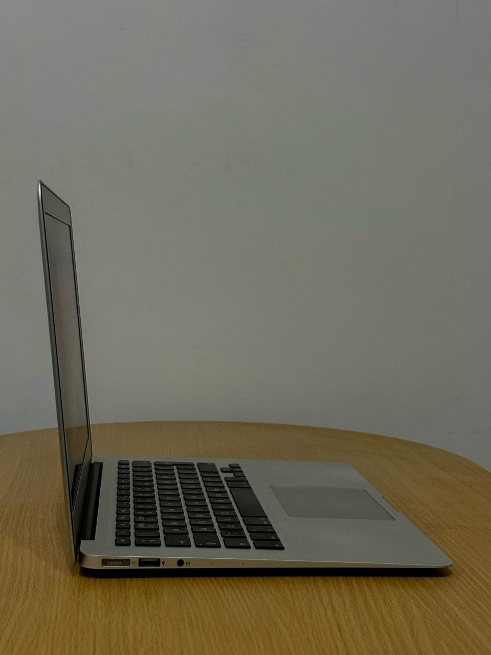 MacBook Air 13” (A1466, 2015)